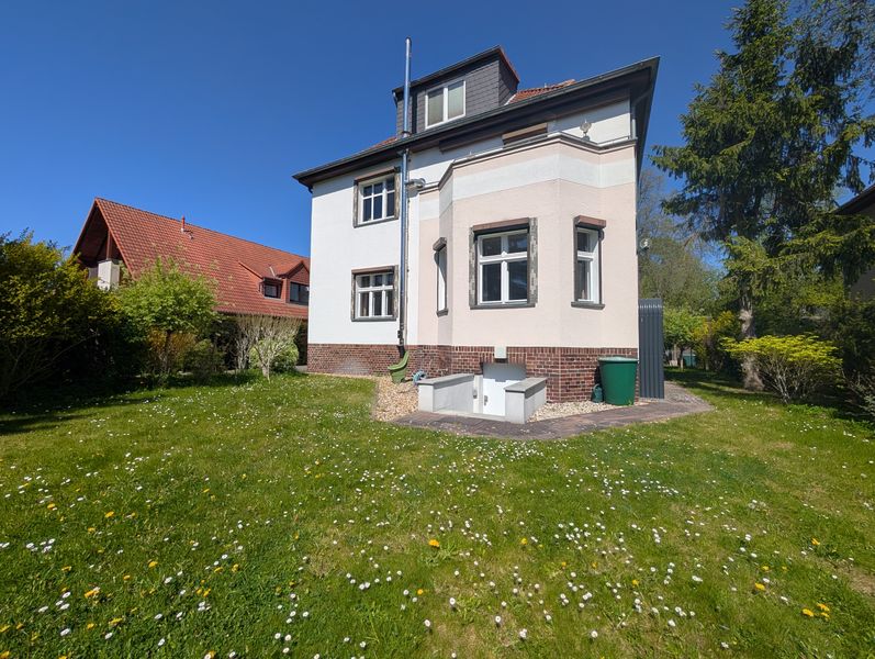 Charmante 3-Raum-Altbauwohnung mit eigenem Gartenbereich – teilmöbliert und hochwertig ausgestattet